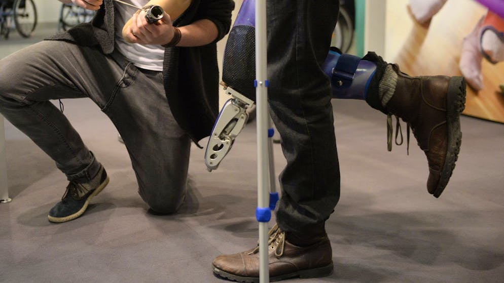 Wer ein Bein verloren hat, ist auf ein sichere und schmerzfrei zu tragende Prothese angewiesen. 
