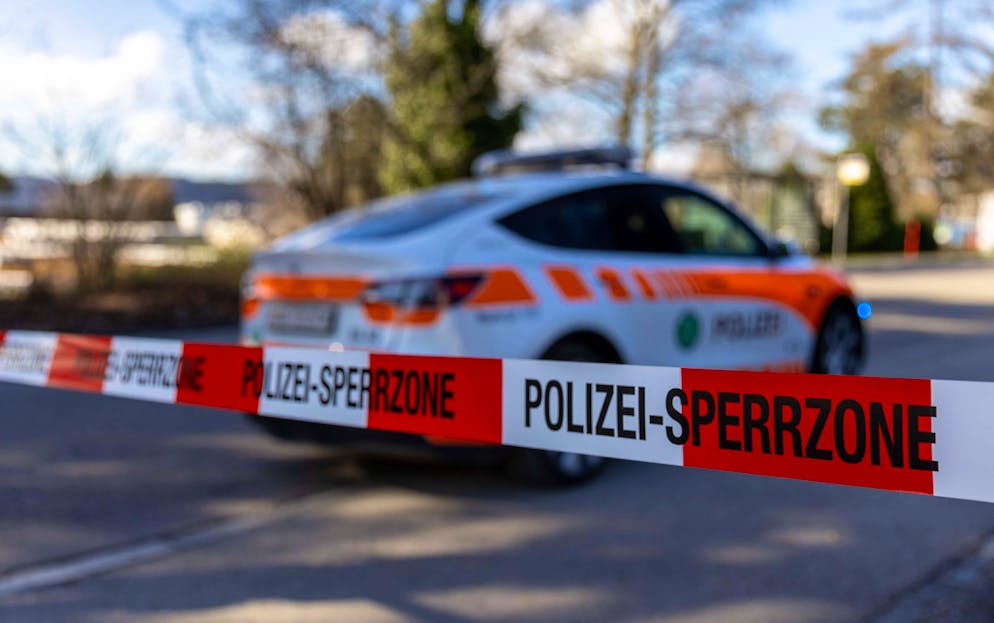 Die Polizei nahm einen 31-jährigen Schweizer als Tatverdächtigen fest.