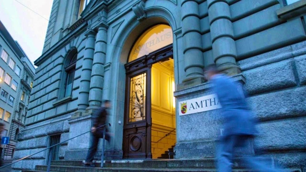 In the trial against a Bernese surgeon in the Amthaus, the party presentations began on Monday. (symbolic image)