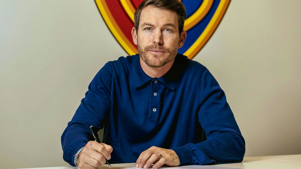 Stephan Lichsteiner becomes the new FCB coach.