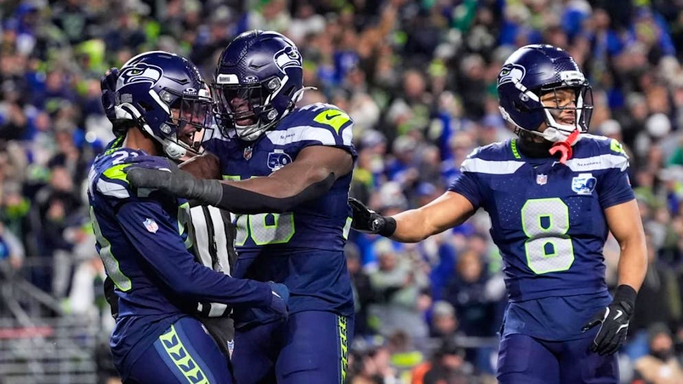 NFL. Patriots play the Seahawks in the Super Bowl