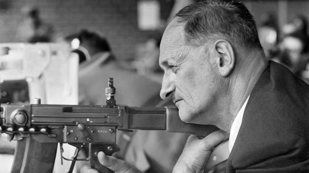 Für das erste Schweizer Olympia-Gold platzen Ballons - Gallery. Verärgerter Bundesrat: Die Spiele 1964, die letzten ohne Schweizer Medaille, liessen sogar Paul Chaudet, den damaligen Vorsteher des Militärdepartmenets, aktiv werden