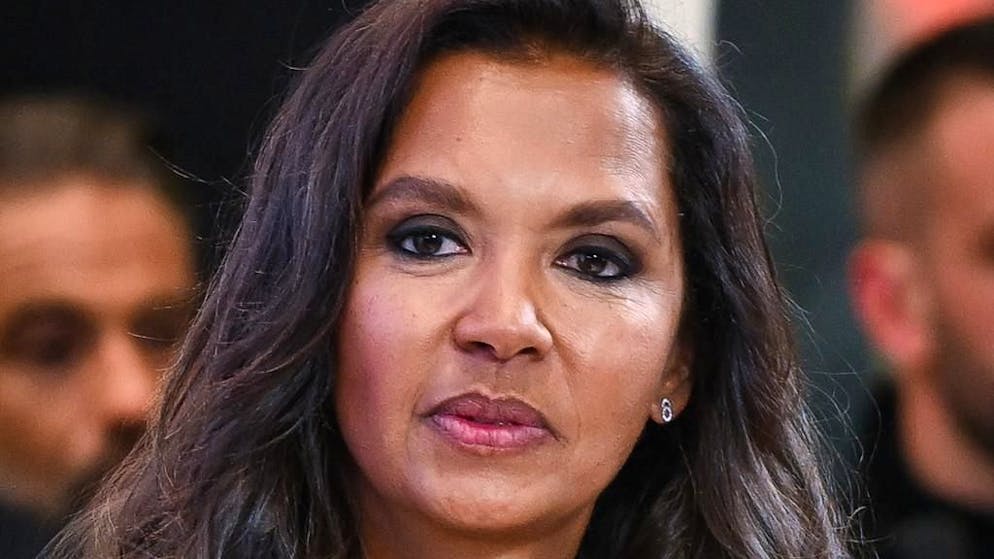 Propos «racistes» ?. Karine Le Marchand dans la tourmente – «Je suis très fière de qui je suis»