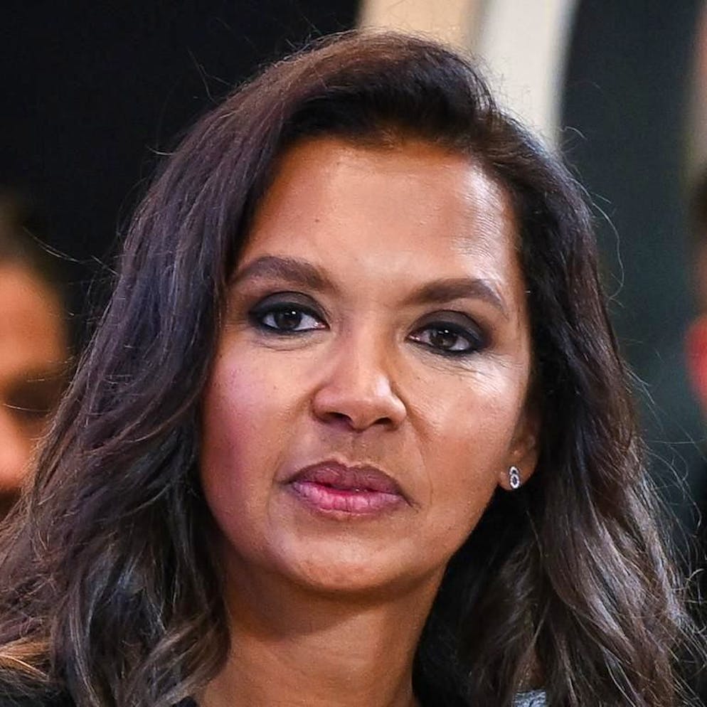 Propos «racistes» ?. Karine Le Marchand dans la tourmente – «Je suis très fière de qui je suis»