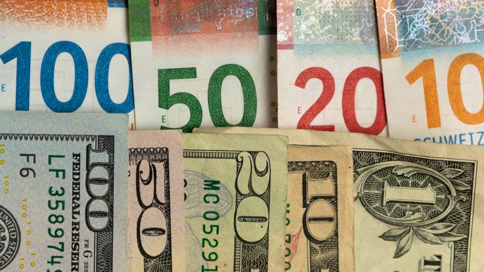 Il corso del dollaro continua a scendere.