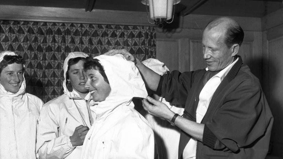 No snow in Cortina d'Ampezzo - Gallery. Perfectly prepared: Dressing the Swiss team before their departure to Italy