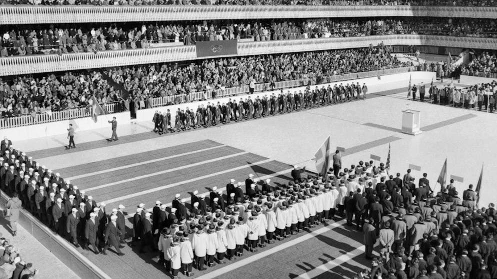 No snow in Cortina d'Ampezzo - Gallery. In the open air: the opening ceremony took place in the open-air ice stadium in 1956
