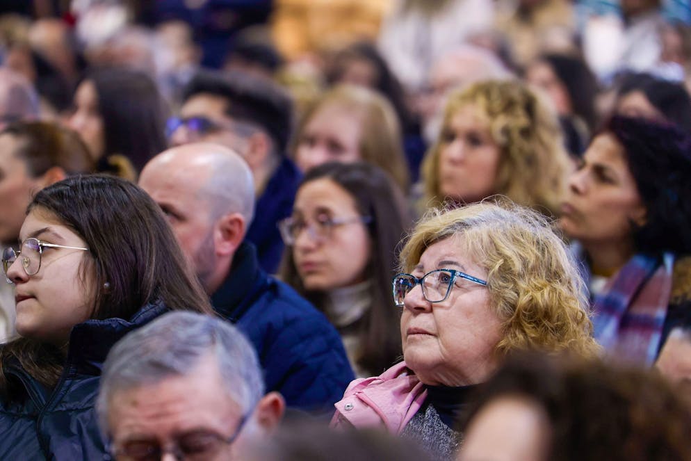 Deux cérémonies de commémoration se sont tenues dimanche, une semaine exactement après l'accident, notamment à Huelva, dont étaient originaires 36 des 45 personnes tuées, et à Adamuz, où la collision des deux trains à grande vitesse a eu lieu. Vingt-deux personnes sont toujours hospitalisées après la catastrophe.