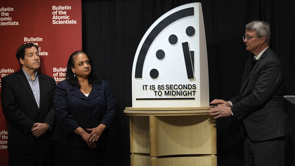 Zeiger der «Weltuntergangsuhr» rückt vor. Die Menschheit hat nur noch 85 Sekunden bis zum Ende der Welt