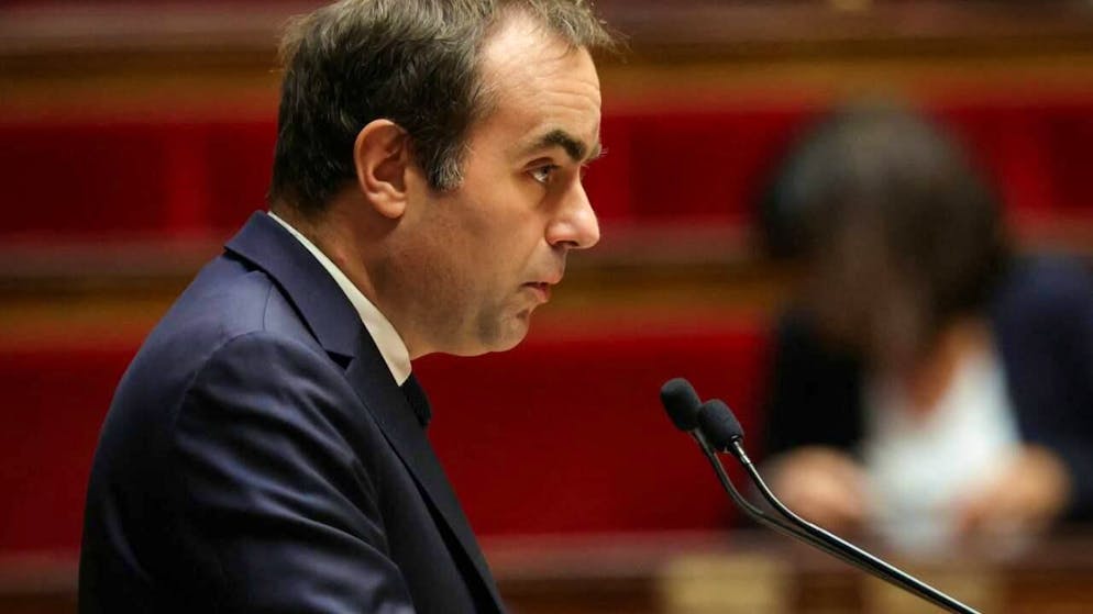 ARCHIV - Frankreichs Premierminister Sebastien Lecornu hält eine Rede zu Beginn der Debatte und der Überprüfung des Staatshaushalts 2026 in der Nationalversammlung. Foto: Alain Jocard/AFP/dpa (Archivbild)