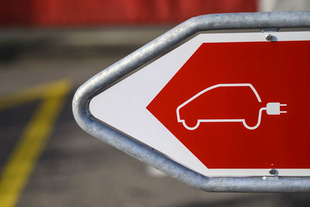 Electriques et hybrides ont tiré les ventes de voitures neuves en Europe en 2025.