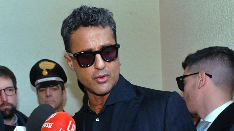 Ecco cos'è successo. Caso Signorini-Corona, il Tribunale ordina di togliere i contenuti: «Io non mi fermo»