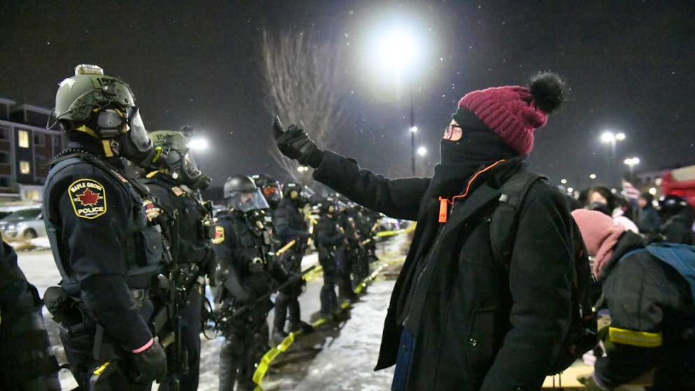 Des agents de l'ICE viendront en mission de soutien aux Jeux olympiques en Italie. Les autorités américaines ne précisent pas s'ils seront pareillement masqués (Photo d'illustration).