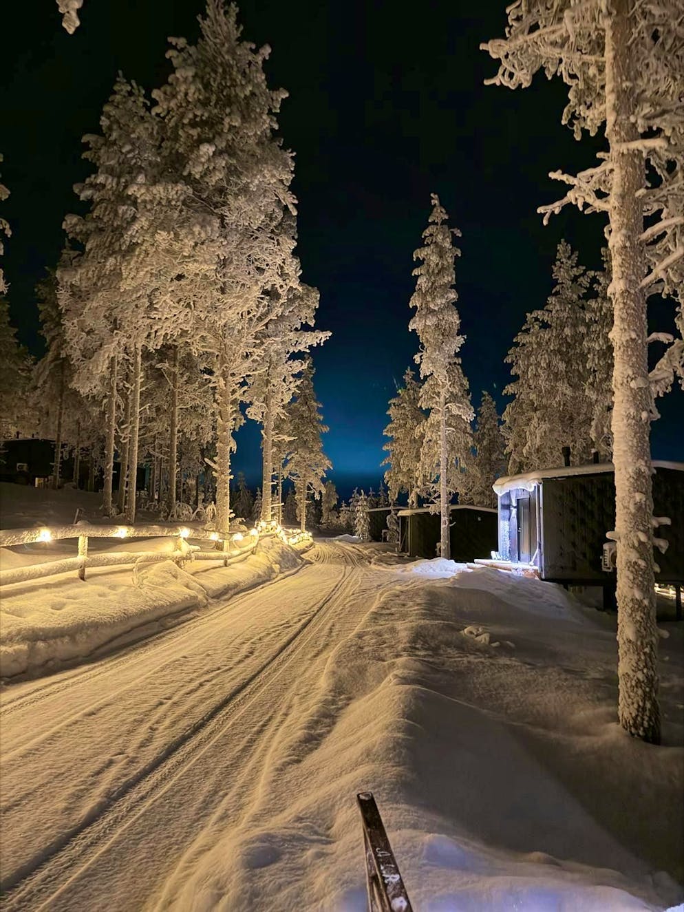 Press trip Finland. The snow-covered winter landscape in Ruka-Kuusamo is a dream. This picture was taken on the grounds of the Lumo Resort.