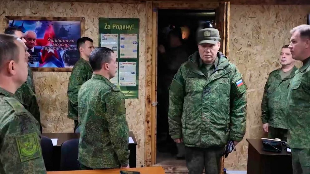 Guerra. Il capo di Stato maggiore russo ispeziona le truppe nell'est dell'Ucraina