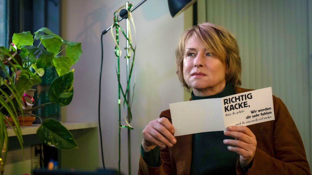 «Tatort» im Check: Wie oft töten Wölfe Menschen?. Susanne Bonard (Corinna Harfouch) muss sich mit ihrer letzten Arbeitswoche vor der Rente konfrontieren. Die Kollegen haben schon erste Abschiedskarten geschrieben.