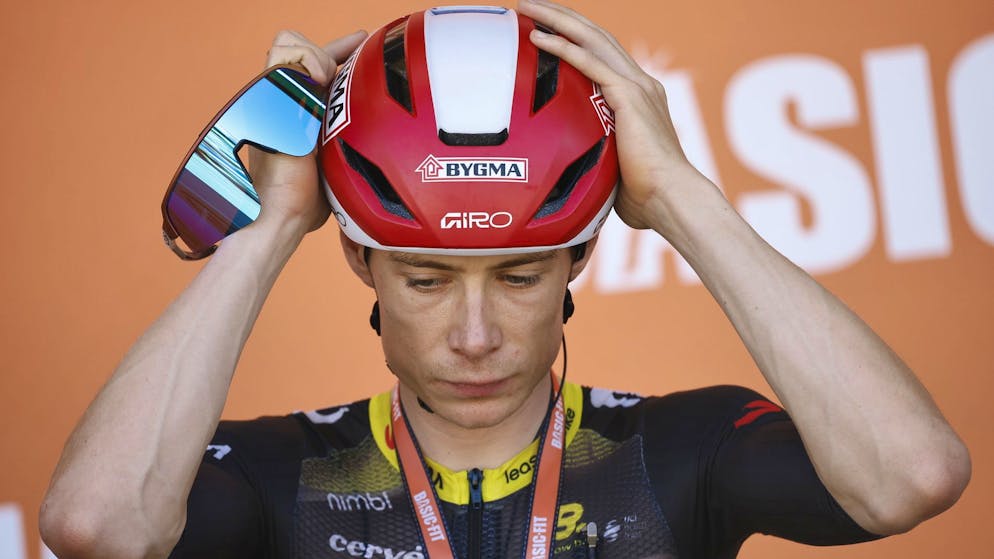 Phénomène inquiétant. Traqué par un amateur, Vingegaard chute en tentant de le semer