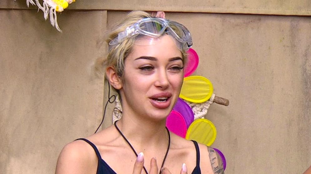 Trouble in the jungle camp. Ariel from Basel insults and provokes in a continuous loop