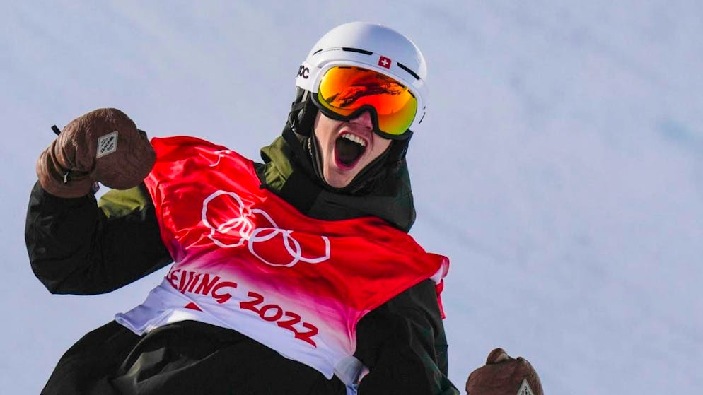 Was machen die Schweizer Medaillengewinner von 2022 heute? - Gallery. Der Snowboarder Jan Scherrer war bei den letzten Spielen der einzige Schweizer, der seine Medaille nicht auf Ski gewann und kehrt nun zurück