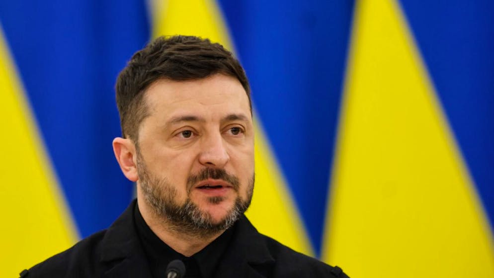 Der ukrainische Präsident Wolodymyr Selenskyj spricht während einer Pressekonferenz (Archivbild). Foto: Mindaugas Kulbis/AP/dpa