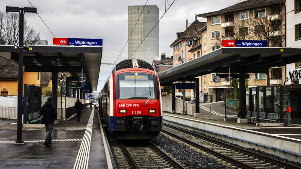 In Sachen SBB-Pünktlichkeit hat die Westschweiz aufgeholt, das Tessin hinkt noch etwas nach. Über die gesamte Schweiz gesehen war die Bahn im vergangenen Jahr so pünktlich wie noch nie. (Archivbild)