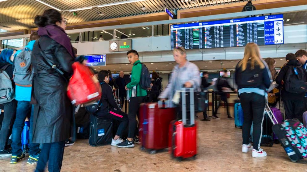 Geduldsprobe für Passagiere am Flughafen Genf. Eine Panne bei der Flugsicherung Skyguide beeinträchtigt den Luftverkehr am Dienstag. (Archivbild)