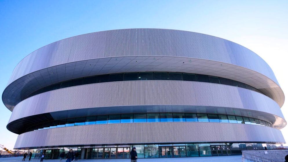 Weite Wege, bewährte Austragungsorte - Gallery. Bereitet noch Sorgen: Das Eisstadion Santa Giulia wird auf den letzten Drücker fertig