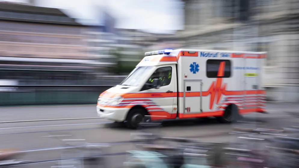 Two seriously injured in Stans NW. Out-of-control car hits child (7)