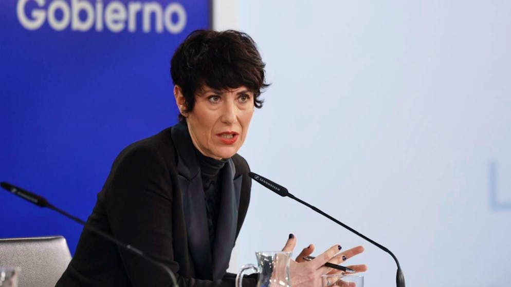 Porte-parole du gouvernement et ministre de la Sécurité sociale et des Migrations, Elma Saiz veut donner de l'élan à l'économie en régularisant ainsi des sans-papiers.