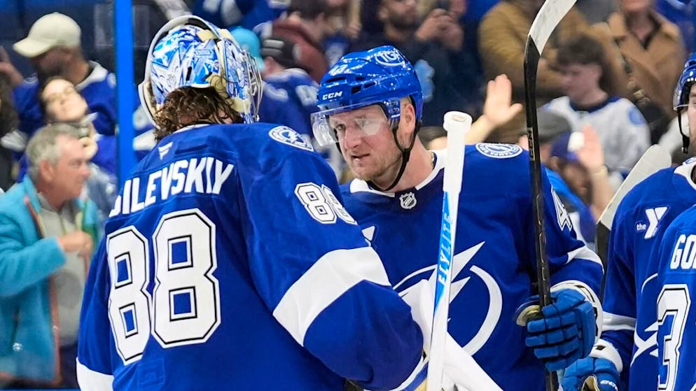 Tampa Bay Lightning feiert einen Sieg gegen Utah Mammoth