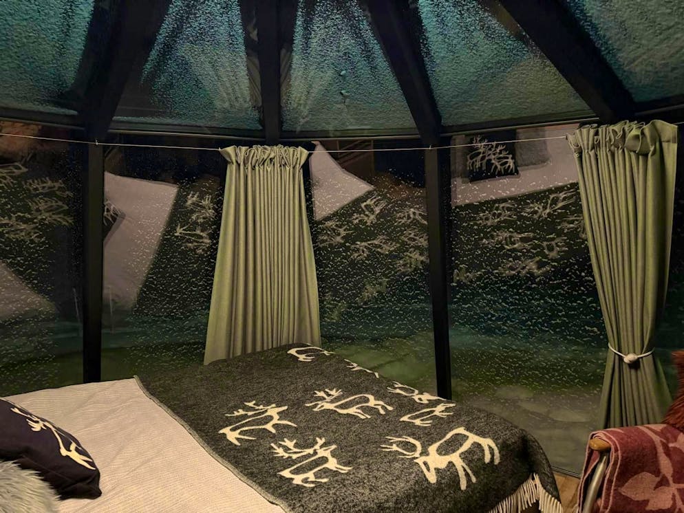 Press trip Finland. This is what the domes look like from the inside. Small but nice.