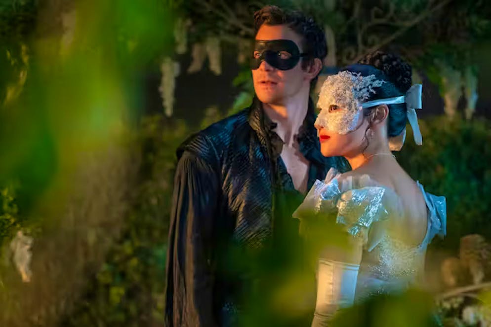 Bridgerton revient ce mois-ci, entre passions déchaînées et folies vestimentaires.