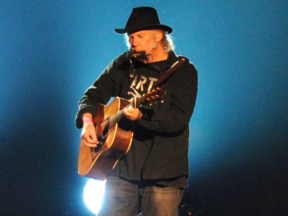 Neil Young fait une geste symbolique de soutien au peuple du Groenland.
