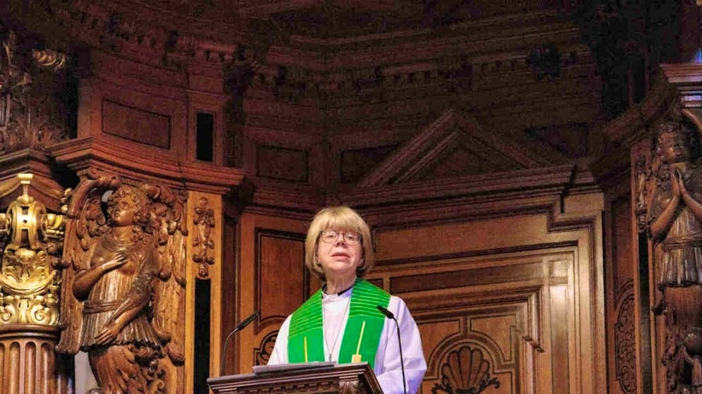 ARCHIVE - Sarah Mullally, Archbishop-designate of Canterbury, preaches in Berlin Cathedral. The current Bishop of London is the first woman in the 1400-year history of this office. Photo: Carsten Koall/dpa
