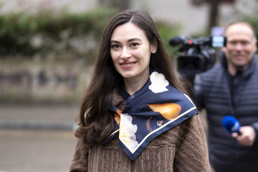 Sanija Ameti, ancienne présidente de l'« Opération Liberto » et ancienne membre du GLP, comparaîtra devant le tribunal de district de Zurich le mercredi 28 janvier 2026 à Zurich. Suite à une publication Instagram sur laquelle elle tire avec un pistolet sur une image représentant Jésus et Marie, elle est accusée d'atteinte à la liberté de croyance. (KEYSTONE/Claudio Thoma)