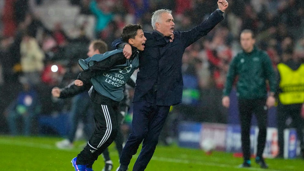 José Mourinho ist nach dem 4:2 völlig aus dem Häuschen.