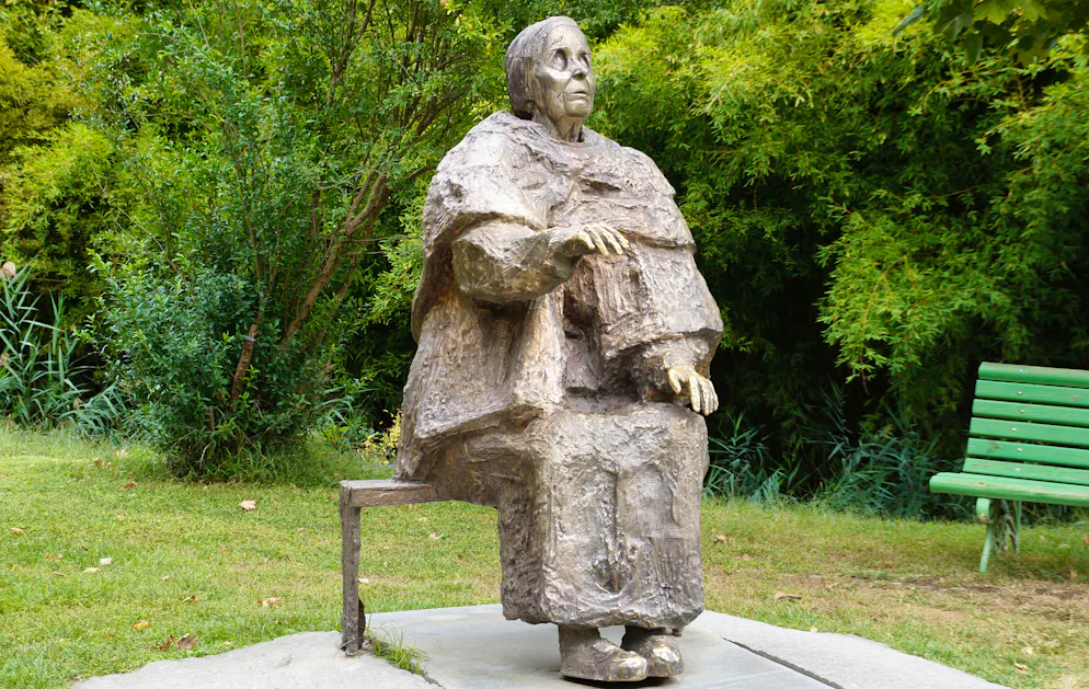 Una statua raffigurante la «veggente» bulgara Baba Vanga