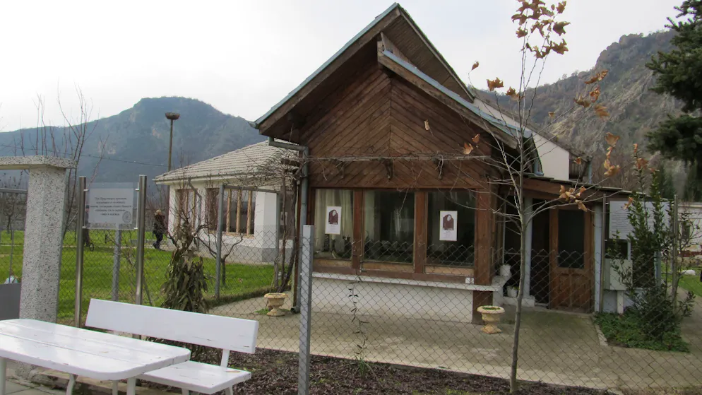 Il cottage dove viveva la veggente Baba Vanga, a Rupite, in Bulgaria. Attorno ad esso è nato un centro spirituale, meta di pellegrinaggio e visitato anche da curiosi.