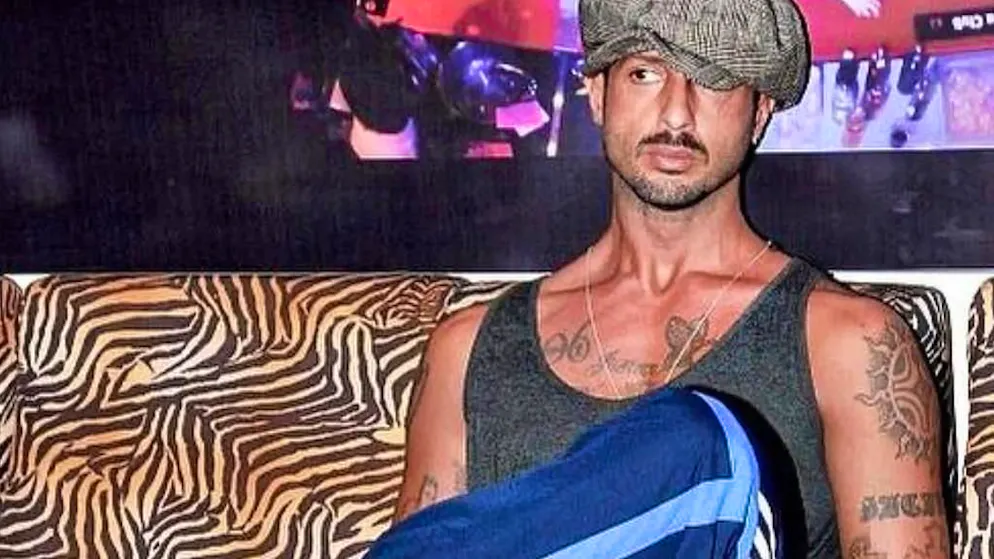 Esiste un «sistema Mediaset»?. Fabrizio Corona: «Lascio l'Italia, vado dal mio amico Trump»