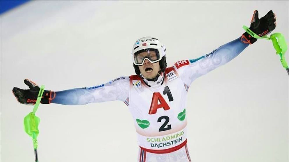Coppa del Mondo. Kristoffersen conquista lo slalom della Planai, Meillard fuori