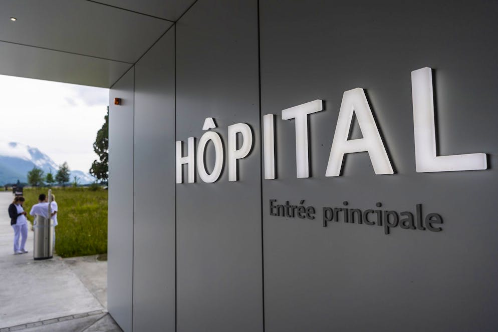 D'ici 2029, les cantons souhaitent déterminer ensemble quels traitements et interventions hospitaliers relèvent des soins de base et lesquels relèvent des soins spécialisés (archives).