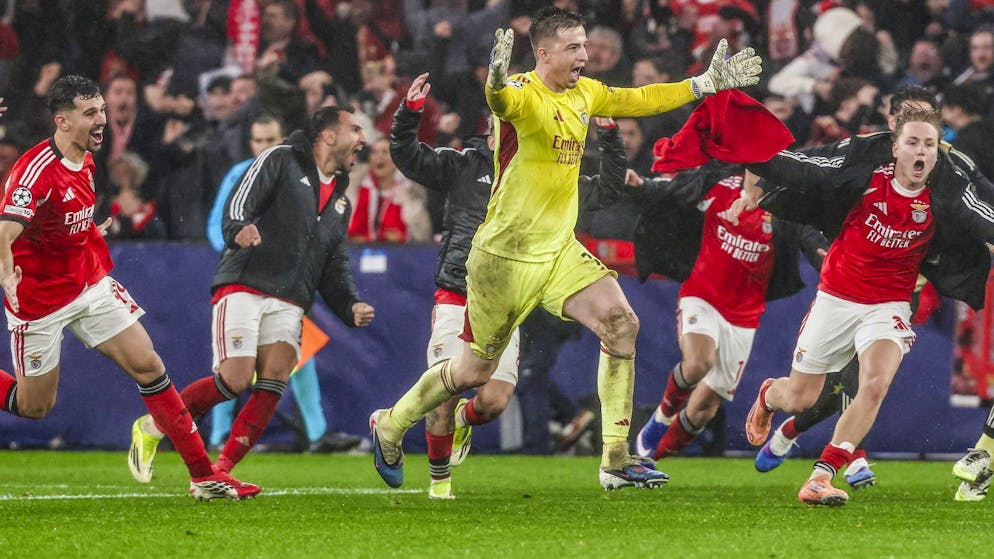 Wahnsinn in Lissabon. Benfica-Goalie Trubin schiesst sein Team mit Tor in der 98. Minute in die Playoffs