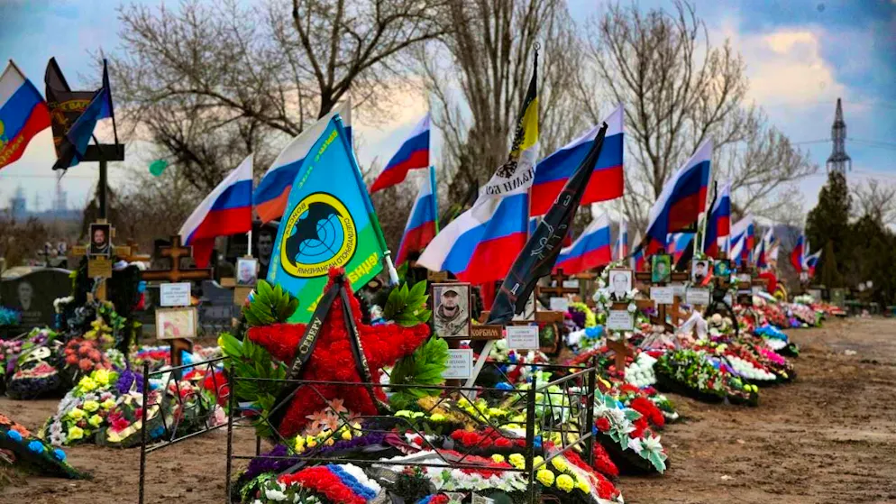 ARCHIVE - Graves of Russian soldiers killed in Ukraine at a cemetery in the Volgograd region of Russia. Photo: Uncredited/AP/dpa