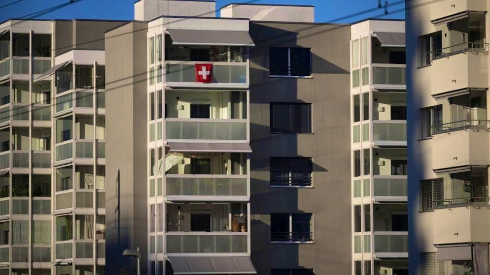 In the Swiss real estate market, the ageing population and the shift in demand towards smaller residential properties is likely to cause problems for certain regions. (archive image)