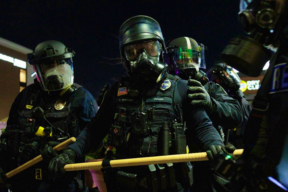 Gli agenti dell'ICE sono stati paragonati ai gruppi paramilitari della Germania nazista. C'è un fondo di verità in questa accusa?