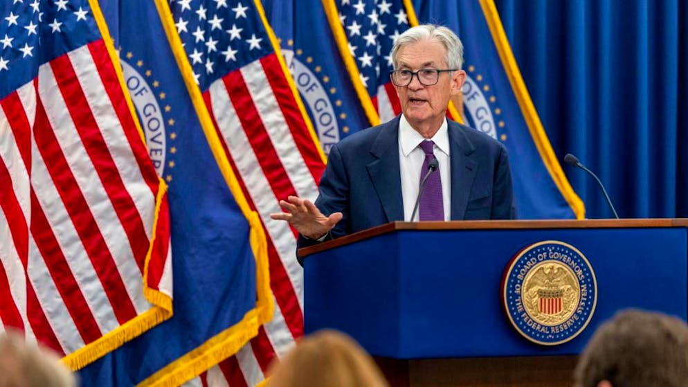 Die Notenbank steht weiter unter grossem Druck durch US-Präsident Donald Trump, der immer wieder Leitzinssenkungen fordert und Notenbankchef Jerome Powell (im BIld) scharf kritisiert.