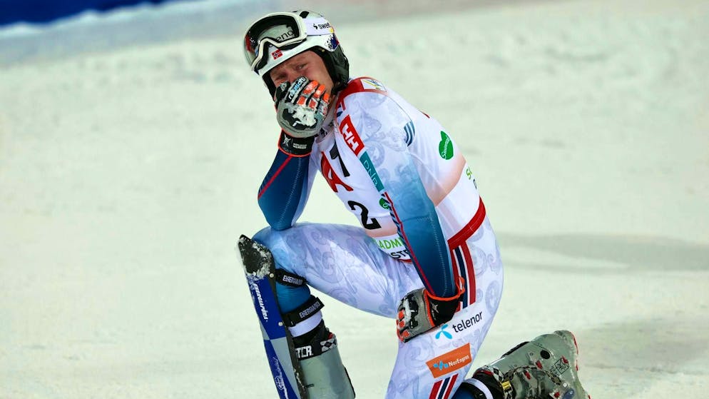 Henrik Kristoffersen è sopraffatto dall'emozione dopo la vittoria a Schladming.