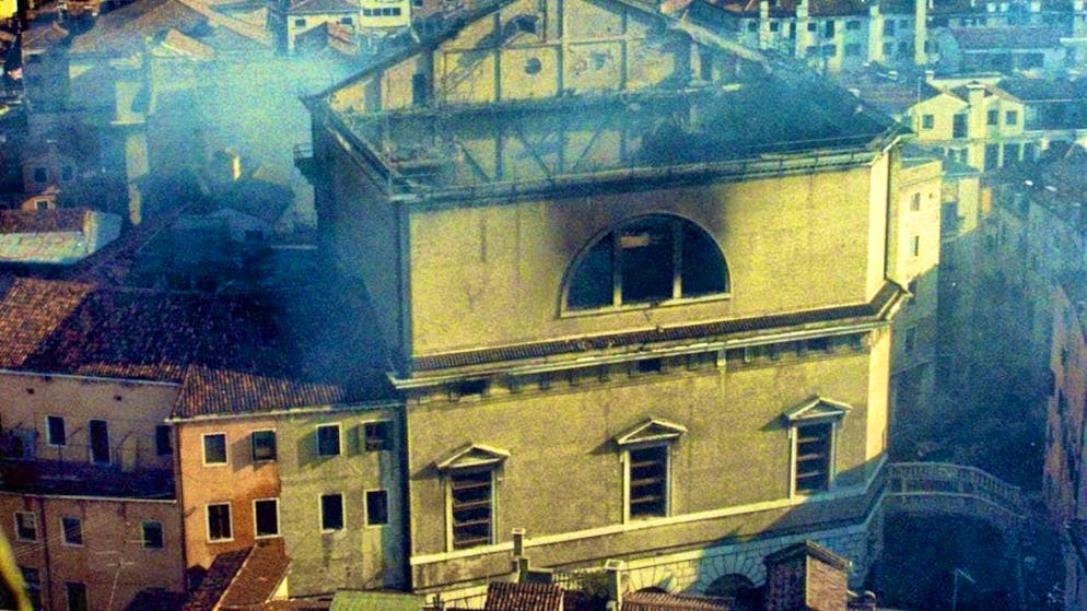 30 years ago, a fire destroyed the La Fenice opera house in Venice.