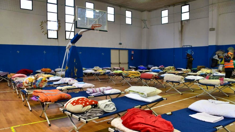 Risque de glissement de terrain: 1500 personnes évacuées en Sicile - Gallery. Après le glissement de terrain qui a touché la ville de Niscemi en Sicile dimanche, 1500 habitants sont évacués à cause du risque d'un nouvel éboulement causé par des pluies abondantes.