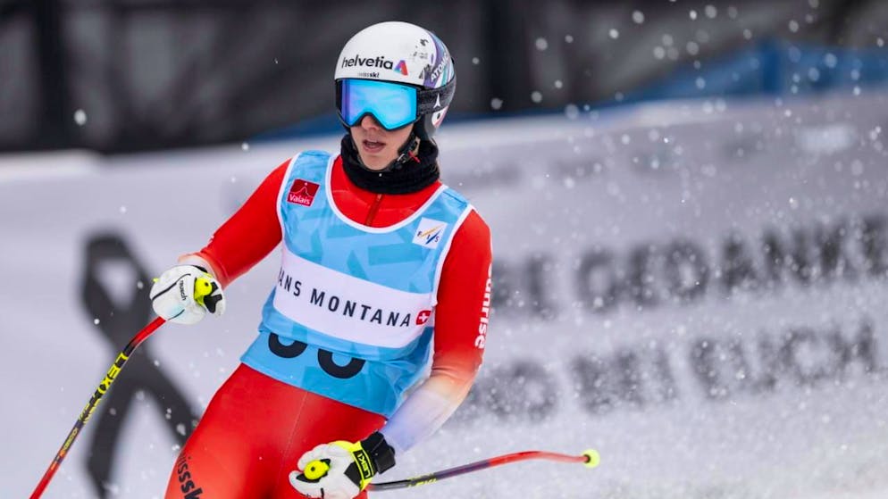 WM-Hauptprobe in Crans-Montana mit besonderem Setting - Gallery. Malorie Blanc schwingt nach dem ersten Abfahrts-Training im Zielraum in Crans-Montana ab.